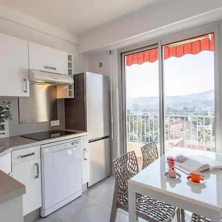 아파트 Superb Floor, Sea And Mountain View *