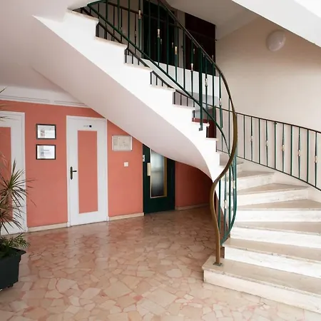 아파트 Superb Floor, Sea And Mountain View