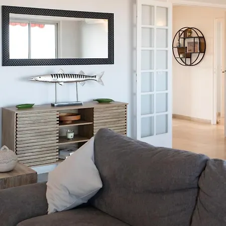 Superb Floor, Sea And Mountain View