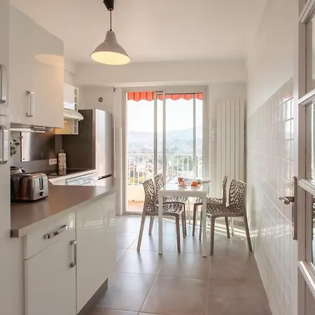 Superb Floor, Sea And Mountain View