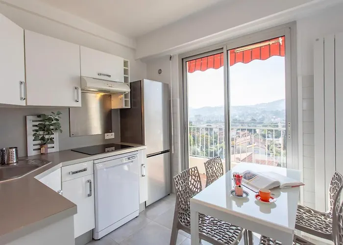 Apartment Superb Floor, Sea And Mountain View *