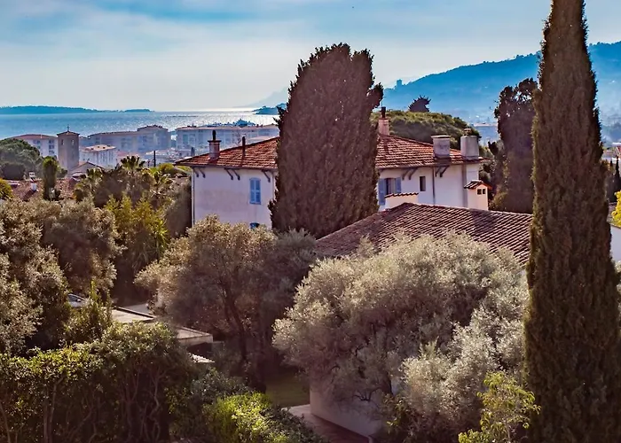 Apartment Superb Floor, Sea And Mountain View Antibes