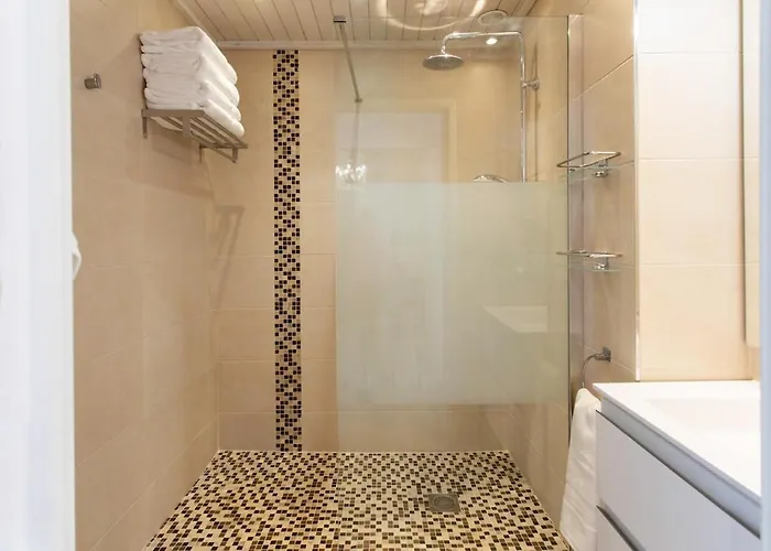 Superb Floor, Sea And Mountain View *