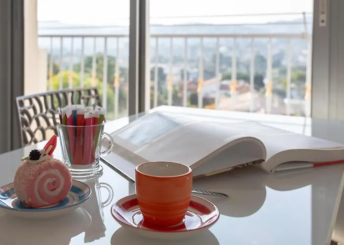 Apartment Superb Floor, Sea And Mountain View Antibes