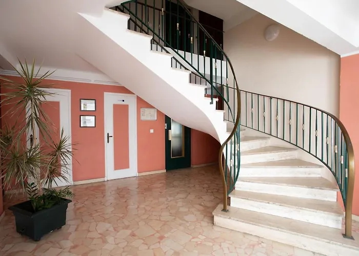 Apartment Superb Floor, Sea And Mountain View