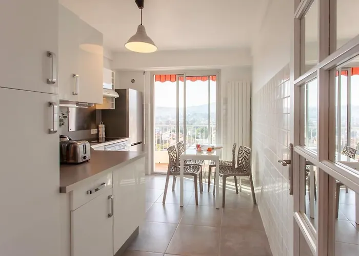 Superb Floor, Sea And Mountain View